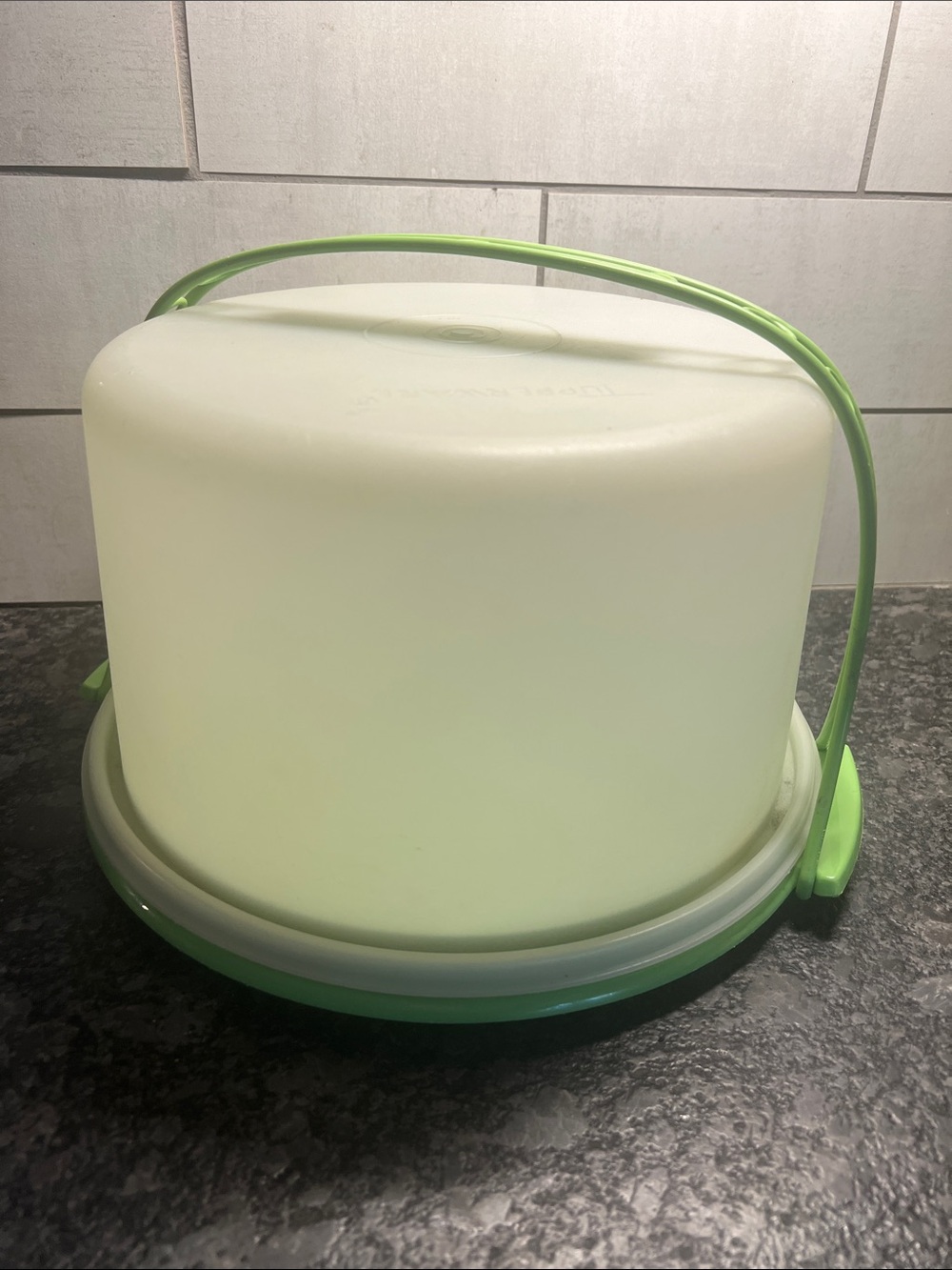Tupperware Green Cake Carrier with Handle - RARE COLOR. Very good condition